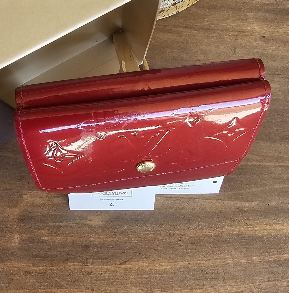 Louis Vuitton Elise Wallet in Monogram Vernis patent leather. - Picture 5 of 15